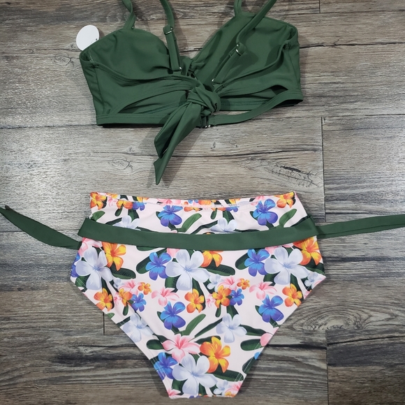 Green flower bikini set - Picture 3 of 5